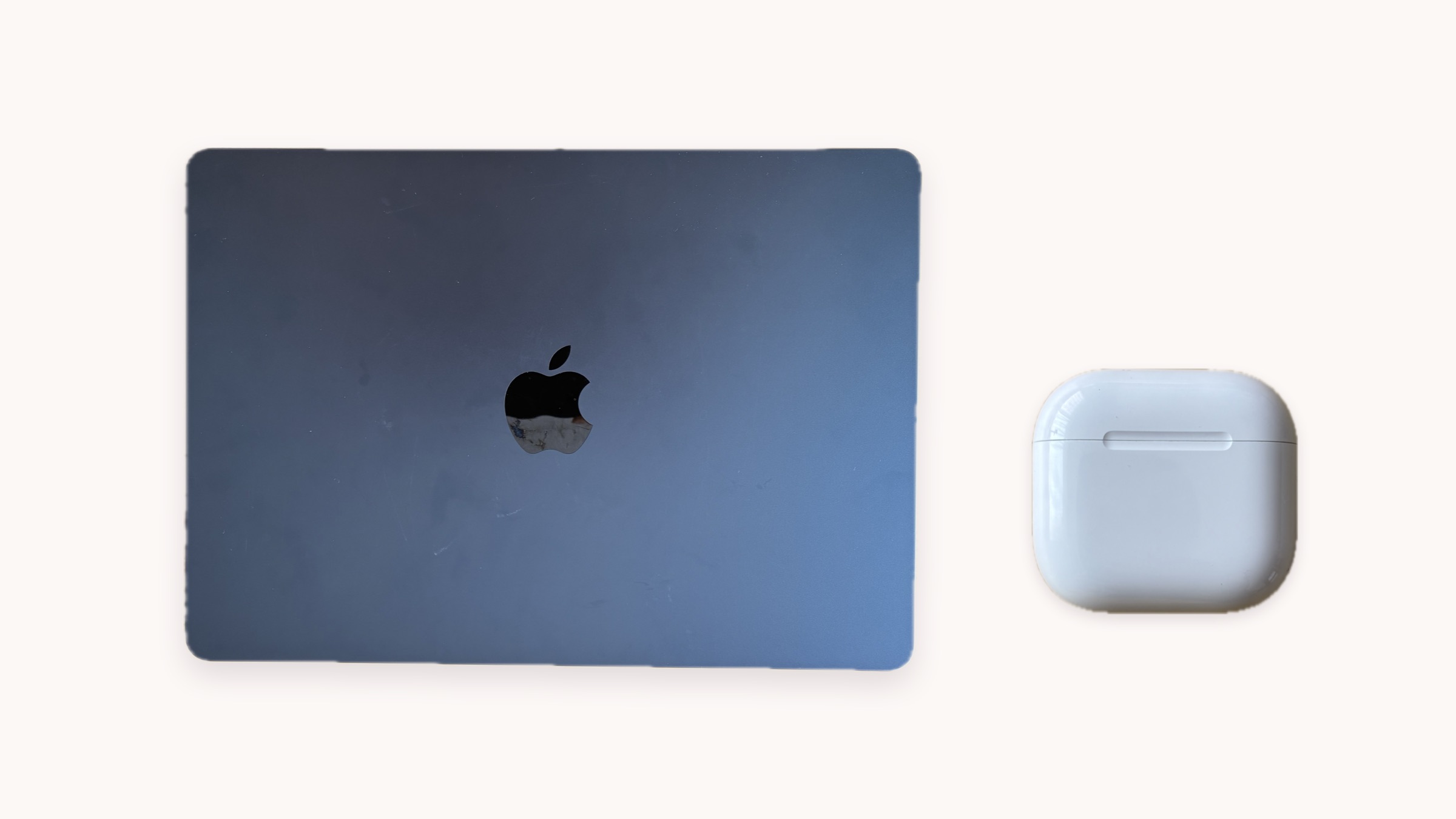 在宅で職業訓練を受けるときに使ったMacBook AirとAirPods